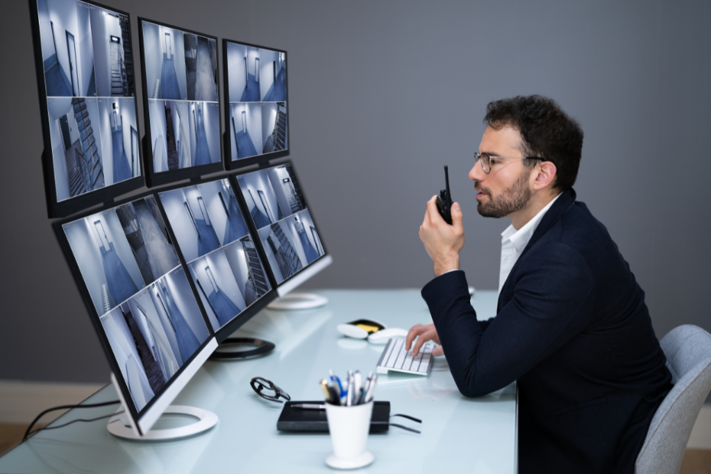 Como funciona o monitoramento 24h e seu papel na proteção condominial